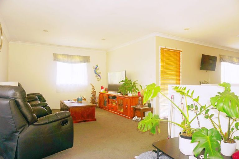 Photo of property in 49b Rua Road, Glen Eden, Auckland, 0602