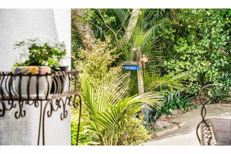 Photo of property in 854 West Coast Road, Waiatarua, Auckland, 0604