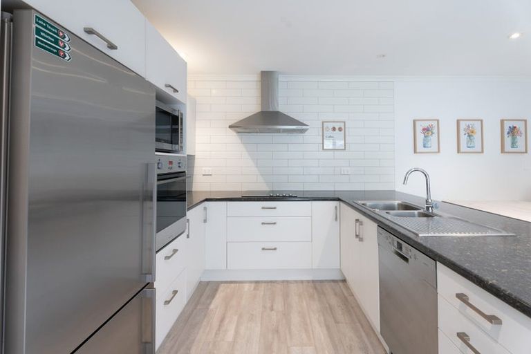 Photo of property in 21 Bickerton Rise, Churton Park, Wellington, 6037