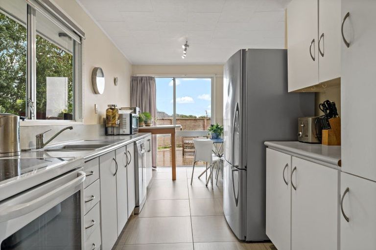 Photo of property in 62 Lynn Road, Bayview, Auckland, 0629