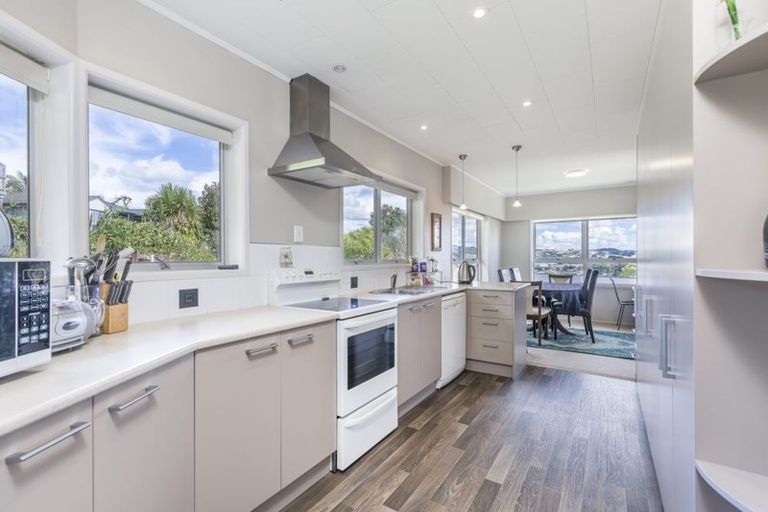 Photo of property in 24 Walton Road, Paraparaumu Beach, Paraparaumu, 5032