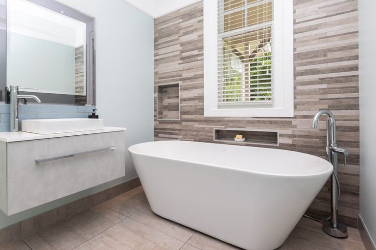 Photo of property in 44 Alpha Avenue, Strowan, Christchurch, 8052