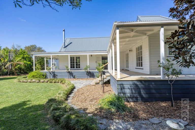 Photo of property in 11 Taupaki Road, Taupaki, 0782
