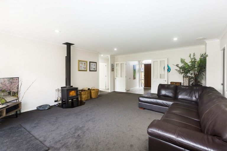 Photo of property in 65 Mount Marua Way, Timberlea, Upper Hutt, 5018