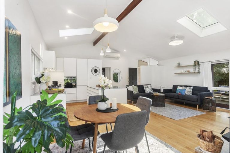 Photo of property in 1 Ngaio Road, Titirangi, Auckland, 0604