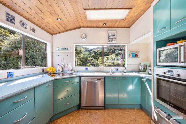 Photo of property in 2 Lady Bell Grove, Lowry Bay, Lower Hutt, 5013