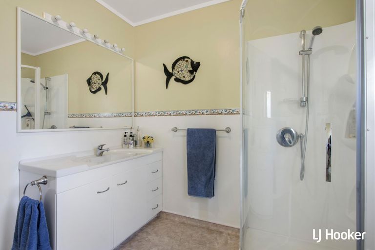 Photo of property in 16 Pohutukawa Drive, Athenree, Katikati, 3177