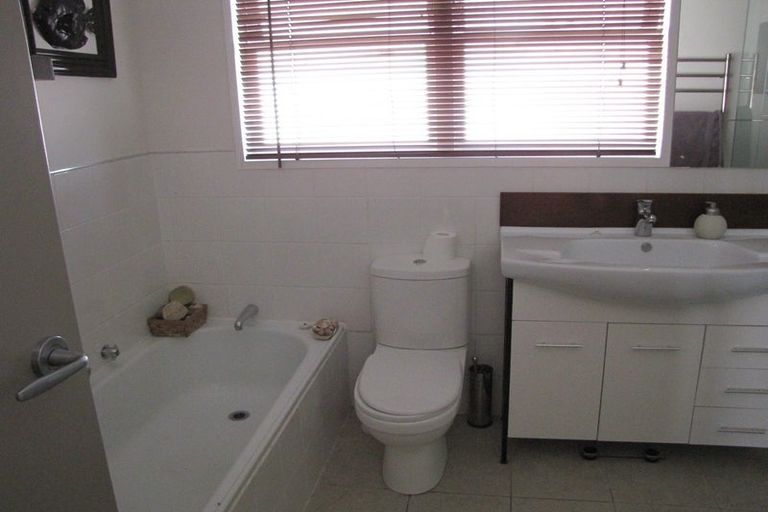Photo of property in 3 Juliet Avenue, Howick, Auckland, 2014