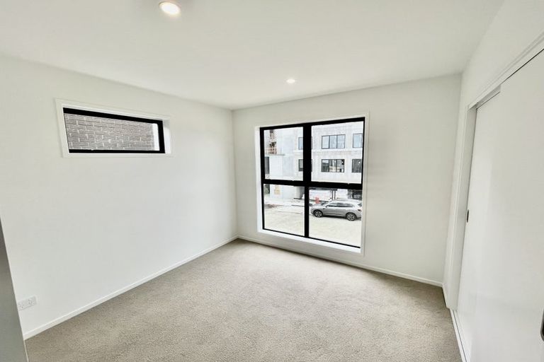 Photo of property in 12 Rauemi Way, Te Atatu South, Auckland, 0610