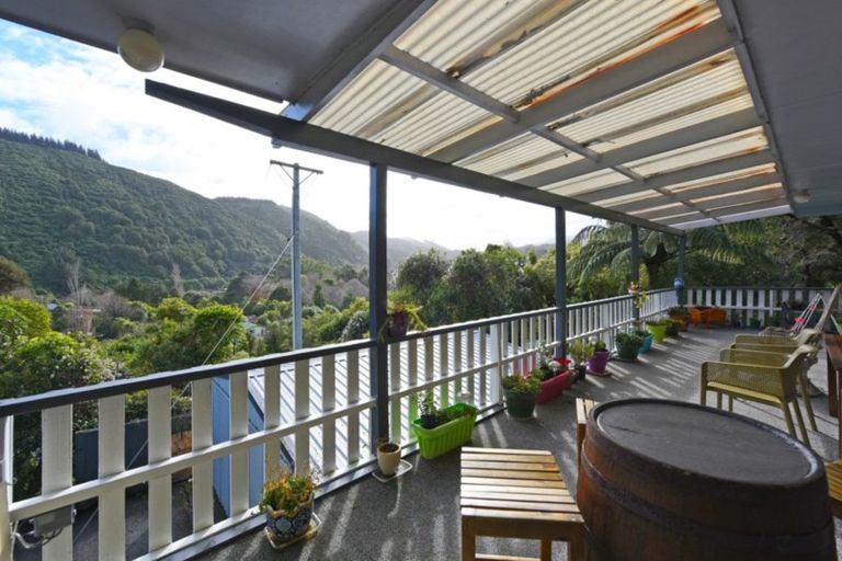 Photo of property in 6a Birch Terrace, Birchville, Upper Hutt, 5018