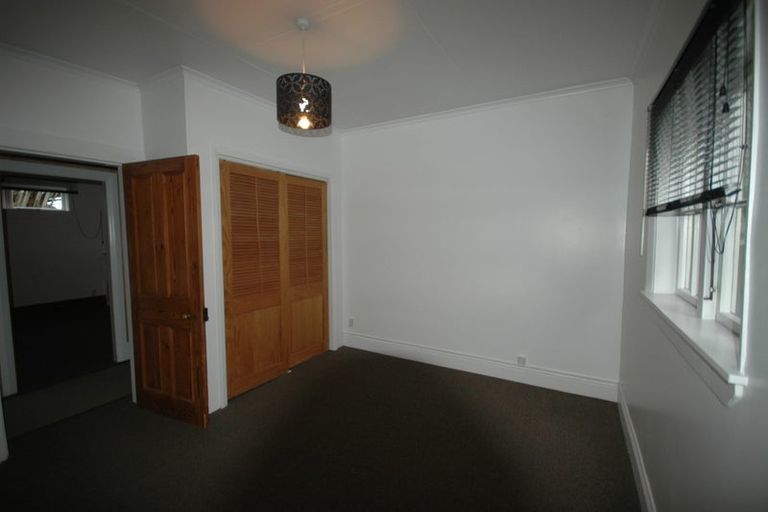 Photo of property in 66 Kelburn Parade, Kelburn, Wellington, 6012