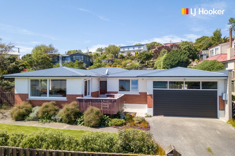 Photo of property in 15 Bayne Terrace, Macandrew Bay, Dunedin, 9014
