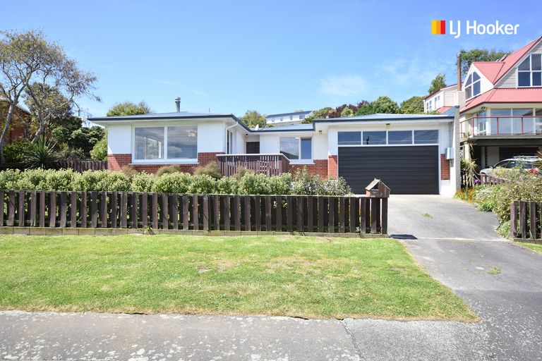 Photo of property in 15 Bayne Terrace, Macandrew Bay, Dunedin, 9014