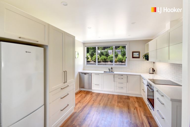 Photo of property in 15 Bayne Terrace, Macandrew Bay, Dunedin, 9014