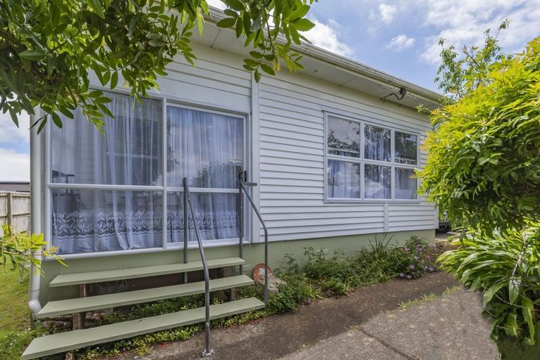 Photo of property in 18 Lane Road, Weymouth, Auckland, 2103