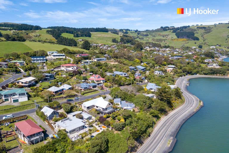 Photo of property in 15 Bayne Terrace, Macandrew Bay, Dunedin, 9014