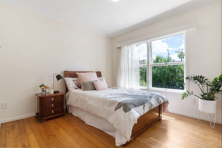 Photo of property in 2/21 Evelyn Place, Hillcrest, Auckland, 0627