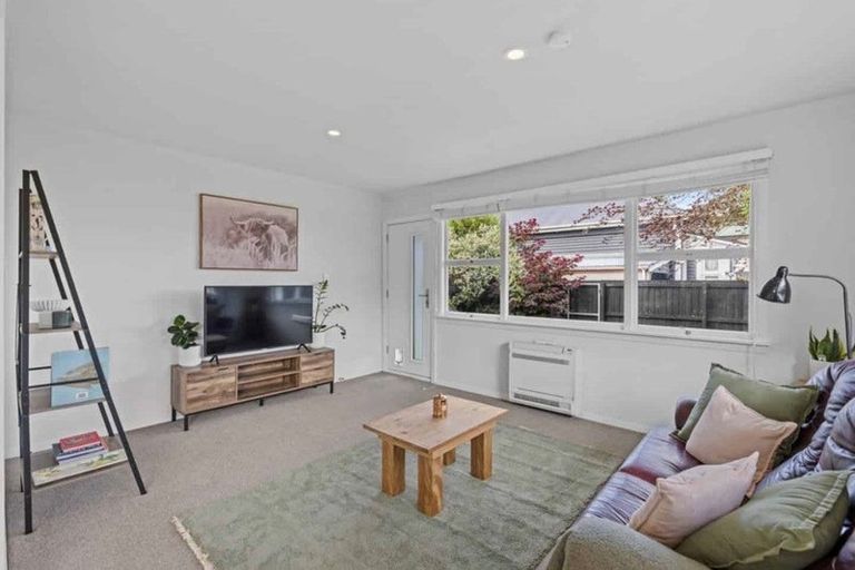 Photo of property in 1/82 Holly Road, St Albans, Christchurch, 8014