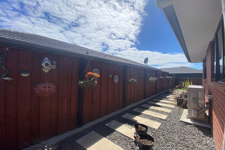 Photo of property in 18 Nukuroa Close, Waitara, 4320