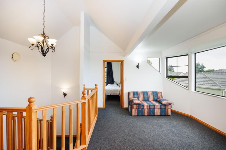 Photo of property in 11 Woodgate Court, Fitzherbert, Palmerston North, 4410