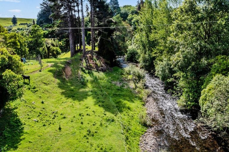 Photo of property in 242 Bridge Street, Eltham, 4322