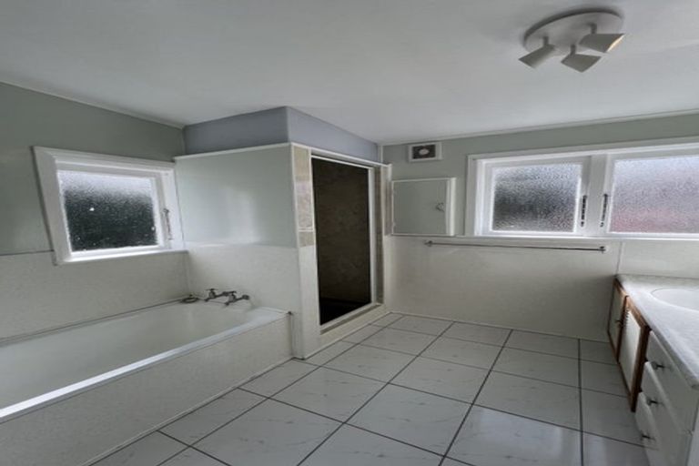 Photo of property in 193 Te Atatu Road, Te Atatu South, Auckland, 0610