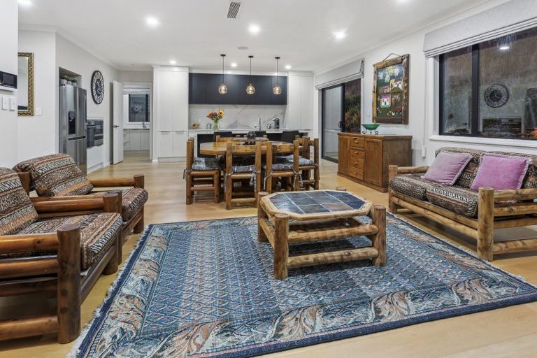 Photo of property in 10 Tawatawa Street, Long Bay, Auckland, 0630