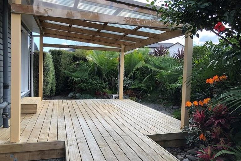 Photo of property in 30 Convair Crescent, Mangere, Auckland, 2022