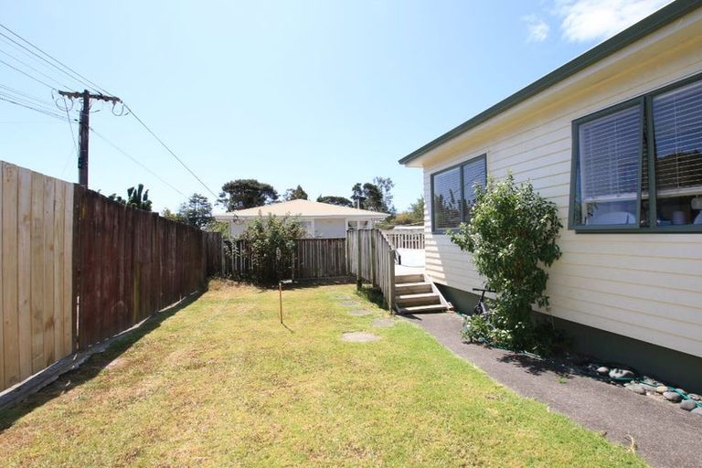 Photo of property in 5 Amberley Avenue, Te Atatu South, Auckland, 0610