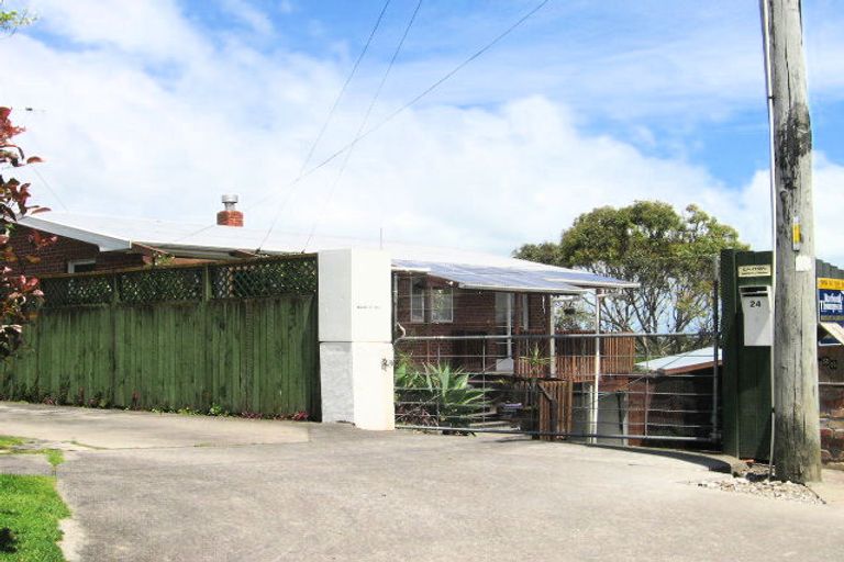 Photo of property in 24 Peverill Crescent, Papatoetoe, Auckland, 2025