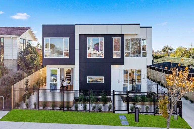 Photo of property in 33 Sorrel Crescent, Bucklands Beach, Auckland, 2012