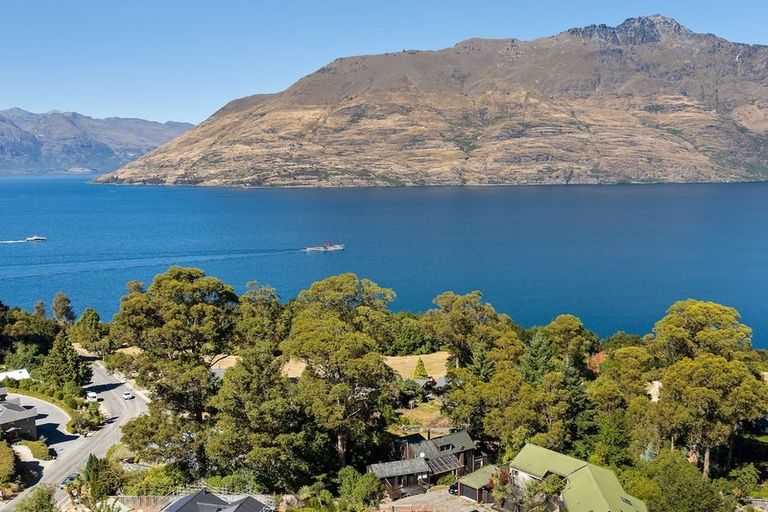 Photo of property in 44 Arawata Terrace, Sunshine Bay, Queenstown, 9300