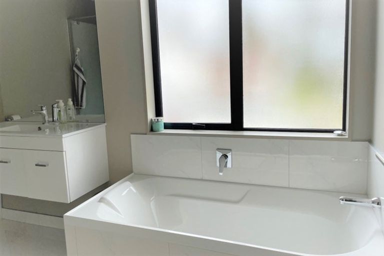 Photo of property in 4 Uruhau Close, Torbay, Auckland, 0630