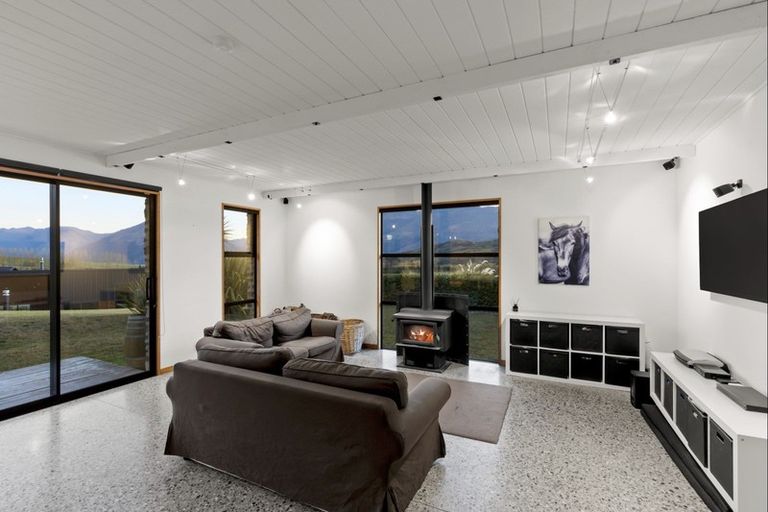 Photo of property in 10 Arran Lane, Jacks Point, Queenstown, 9371