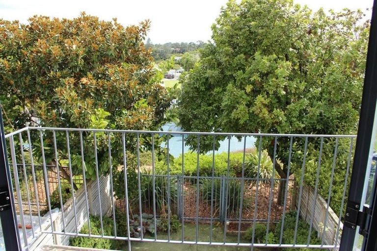 Photo of property in Tuscany Way, 15/3 Ambrico Place, New Lynn, Auckland, 0600