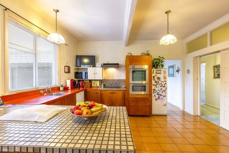 Photo of property in 30 Napier Road, Havelock North, 4130