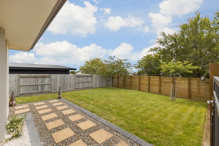 Photo of property in 11 Monaco Grove, Fitzherbert, Palmerston North, 4410