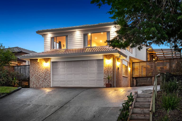 Photo of property in 1 Shah Place, Glen Eden, Auckland, 0602