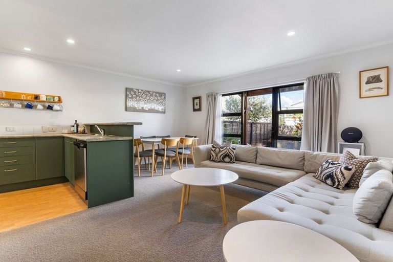 Photo of property in 5/15 Harbour View Road, Te Atatu Peninsula, Auckland, 0610