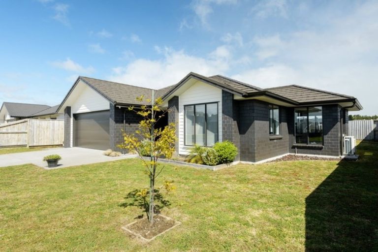 Photo of property in 4 Okataina Street, Pyes Pa, Tauranga, 3112