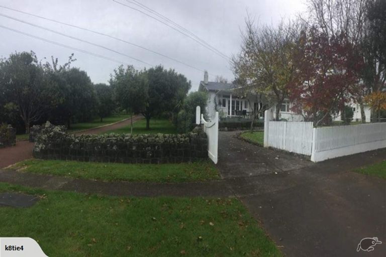 Photo of property in 23 Maungakiekie Avenue, Greenlane, Auckland, 1051