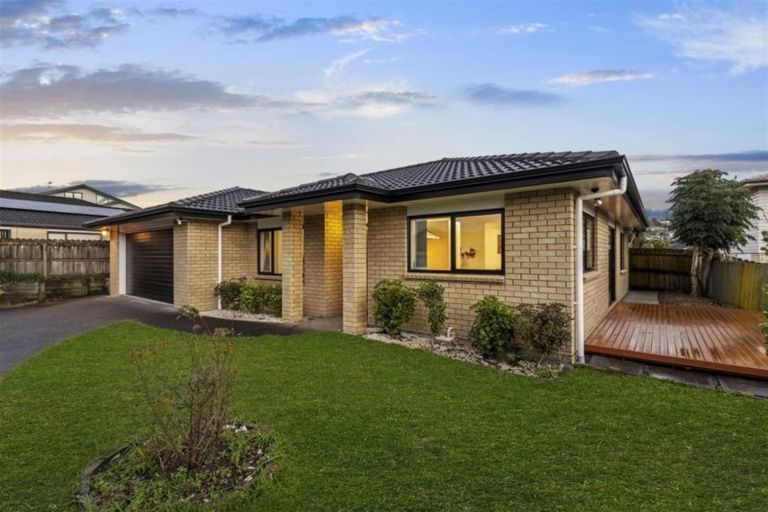 Photo of property in 10 Bokeen Lane, Flat Bush, Auckland, 2019