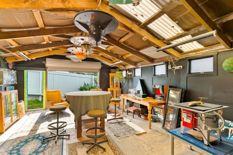 Photo of property in 11 Waikaukau Road, Glen Eden, Auckland, 0602