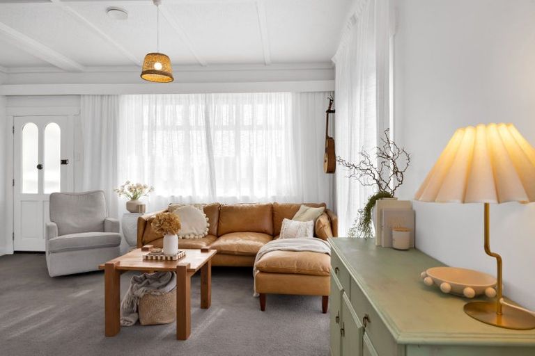 Photo of property in 21 High Street West, Waitara, 4320