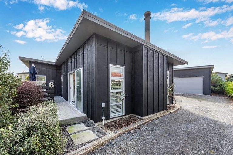 Photo of property in 6 Olliver Grove, Waikanae Beach, Waikanae, 5036