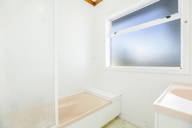 Photo of property in 2 Walter Street, Mangere East, Auckland, 2024