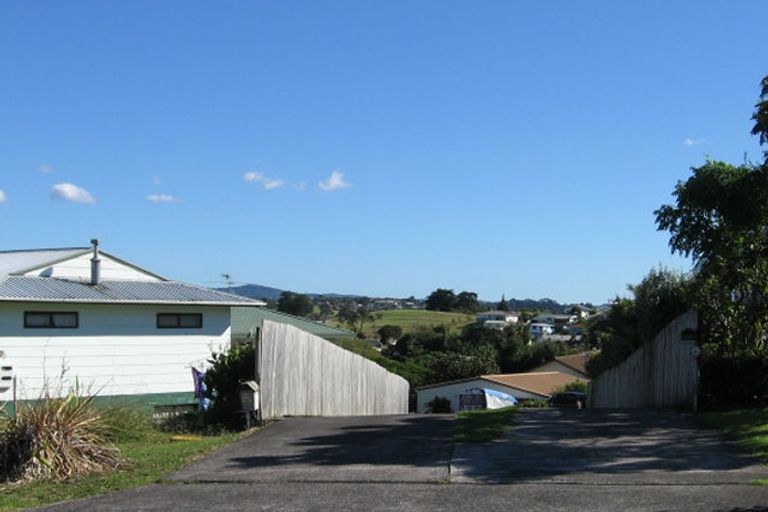 Photo of property in 12 Edgware Road, West Harbour, Auckland, 0618