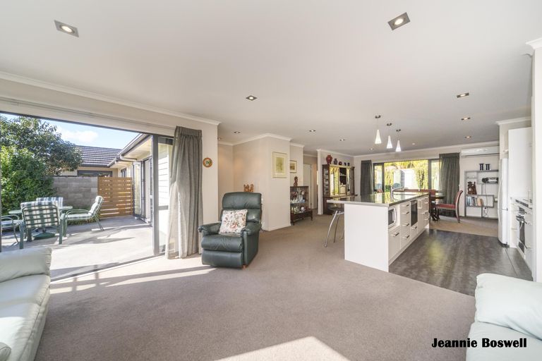 Photo of property in 5 Virtue Place, Hokowhitu, Palmerston North, 4410