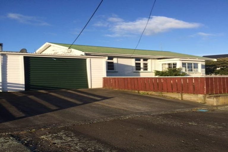 Photo of property in 9 Avenue Road, Foxton, 4814