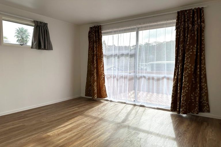 Photo of property in 10 Camphora Place, Ranui, Auckland, 0612